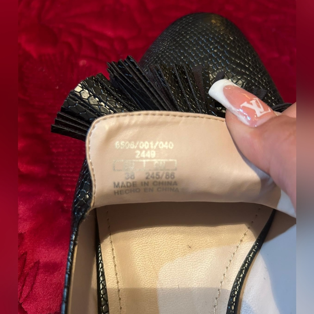 shoes - Picture 3 of 3